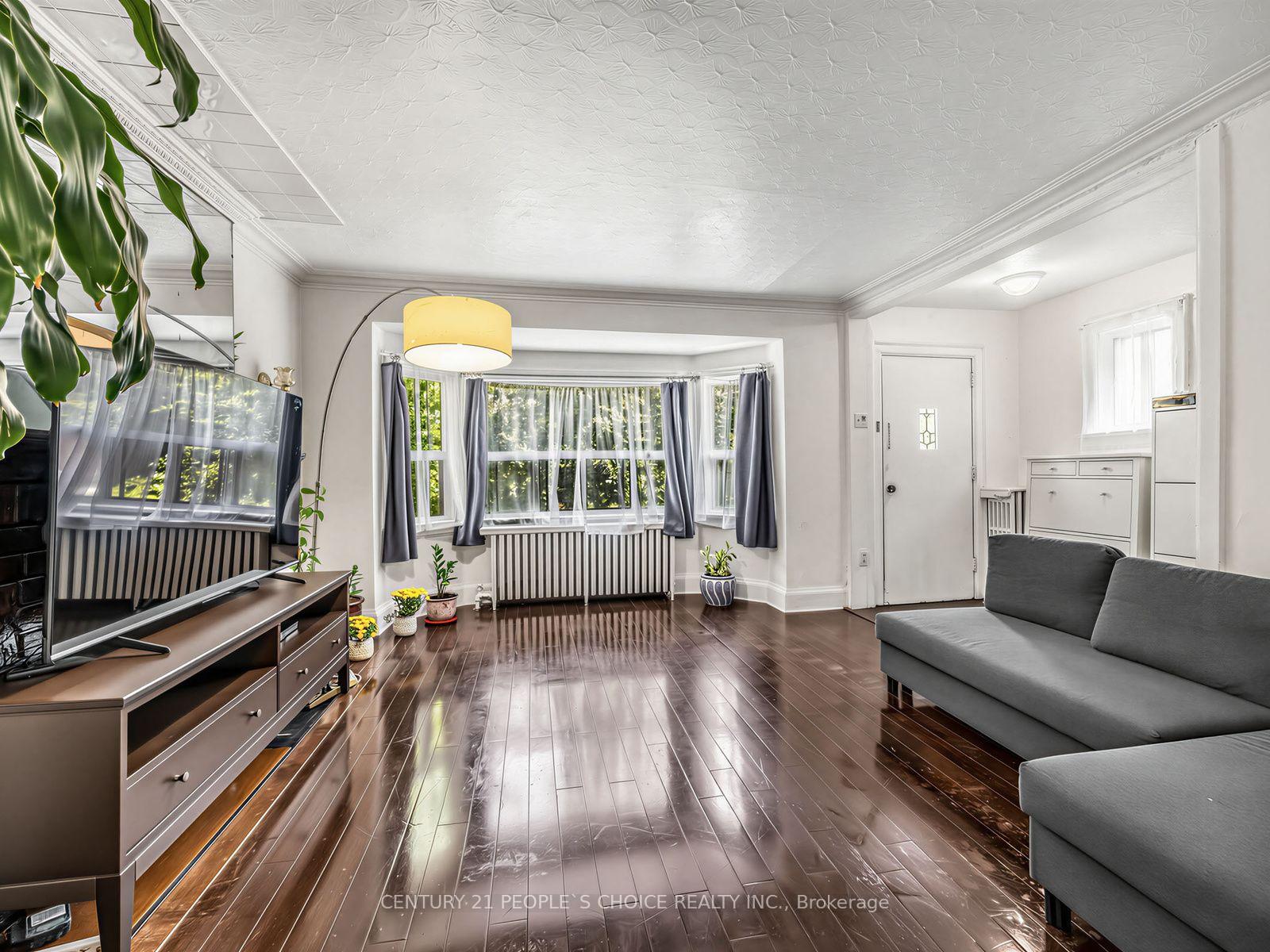 Photo 4 of 52 Seventeenth Street, Etobicoke, New Toronto — HOMEH
