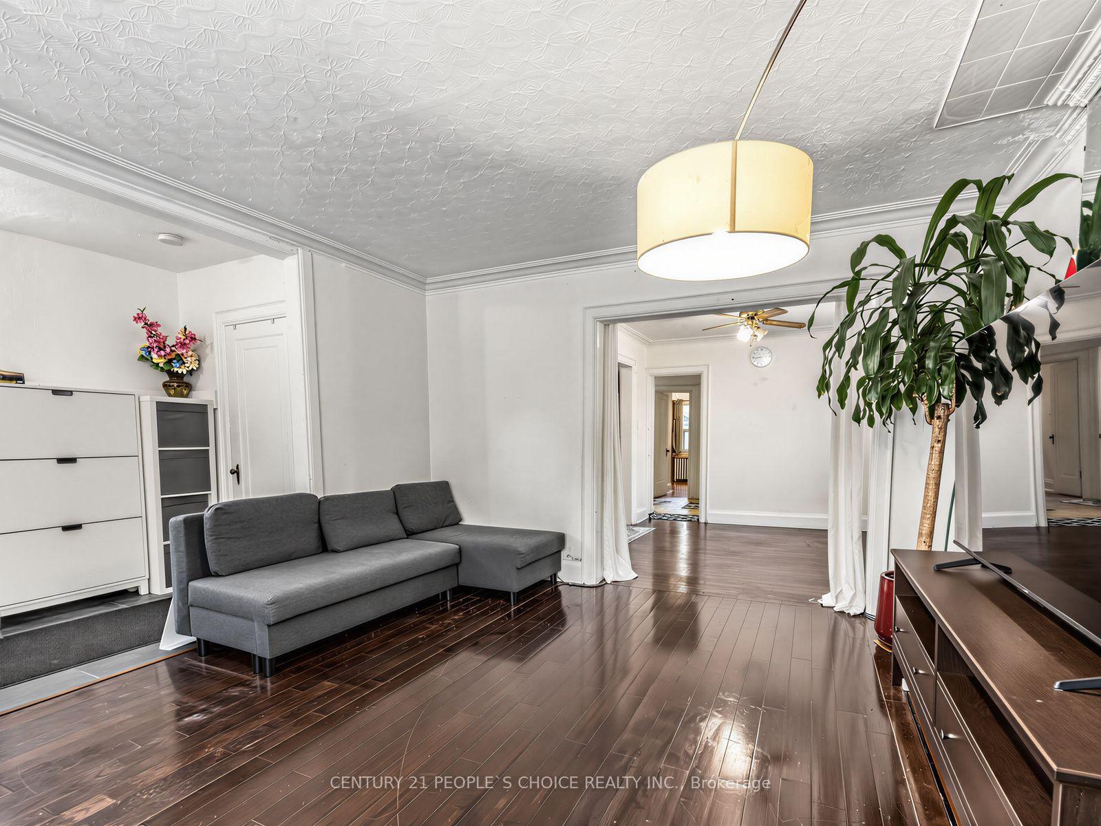 Photo 5 of 52 Seventeenth Street, Etobicoke, New Toronto — HOMEH