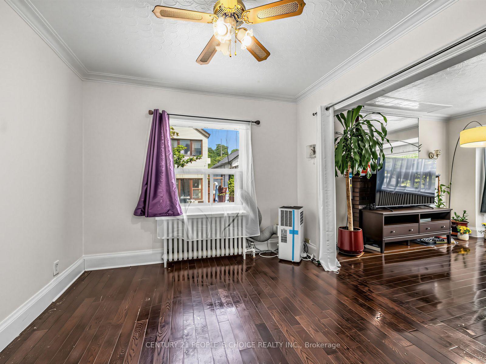 Photo 6 of 52 Seventeenth Street, Etobicoke, New Toronto — HOMEH