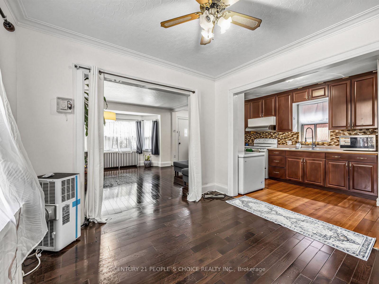 Photo 7 of 52 Seventeenth Street, Etobicoke, New Toronto — HOMEH