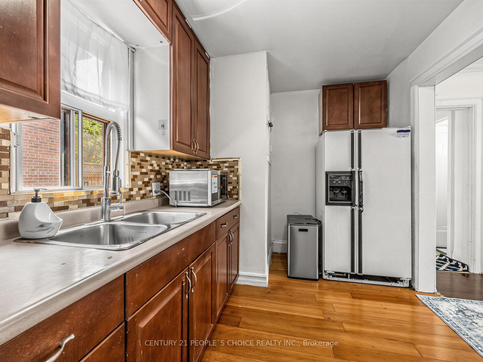 Photo 9 of 52 Seventeenth Street, Etobicoke, New Toronto — HOMEH