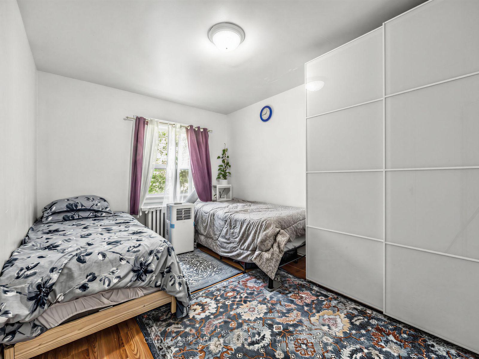 Photo 11 of 52 Seventeenth Street, Etobicoke, New Toronto — HOMEH