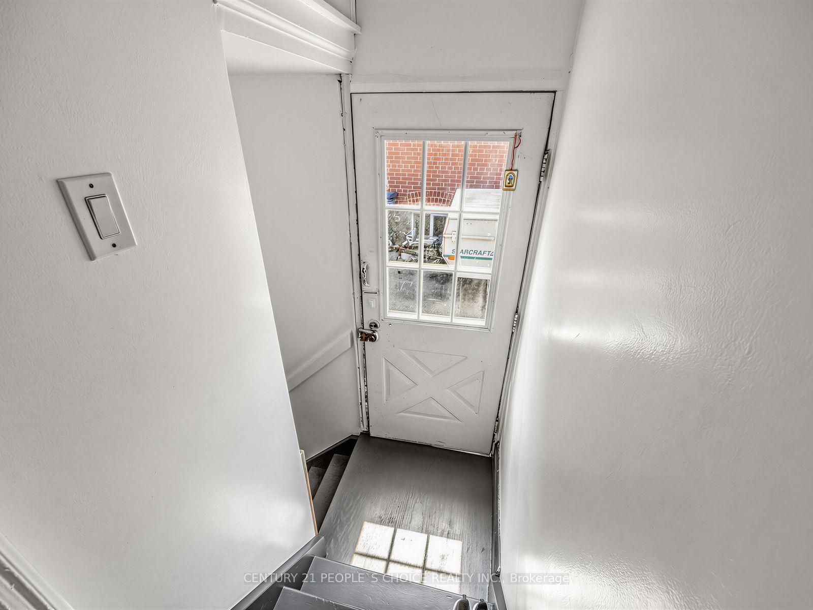 Photo 13 of 52 Seventeenth Street, Etobicoke, New Toronto — HOMEH