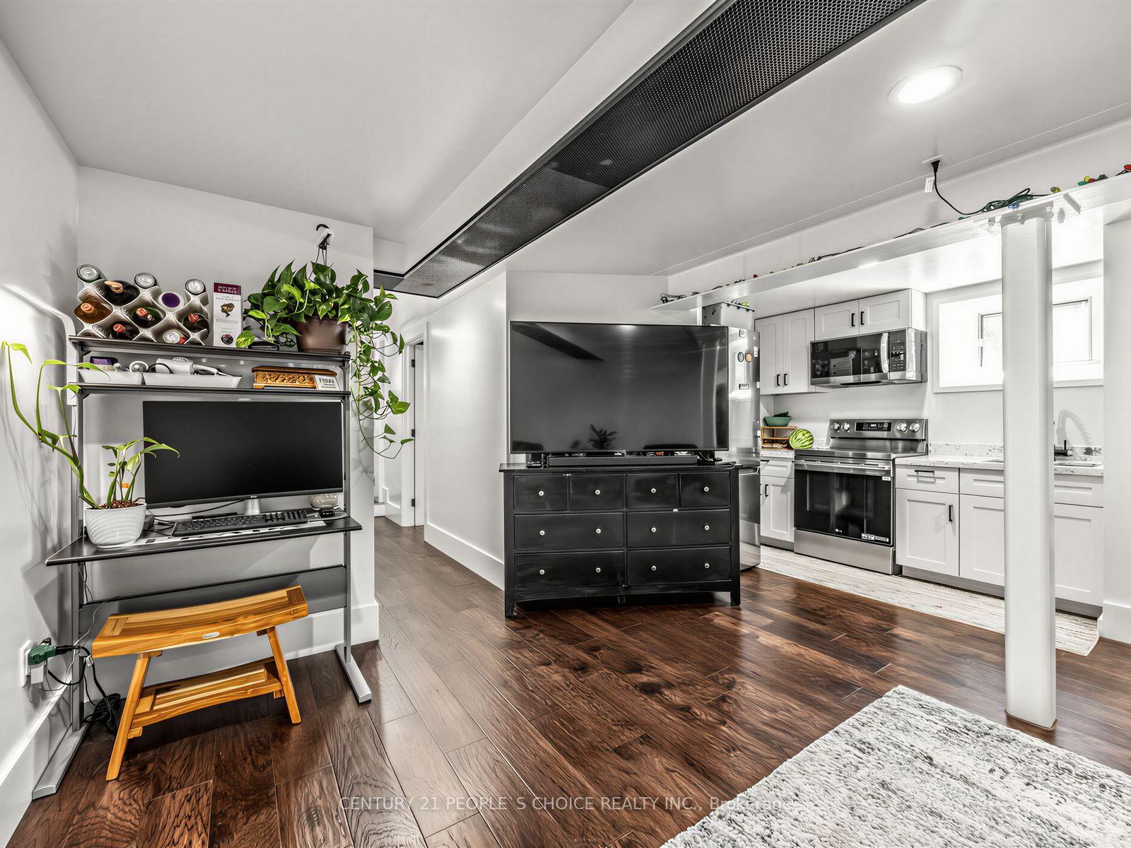 Photo 15 of 52 Seventeenth Street, Etobicoke, New Toronto — HOMEH