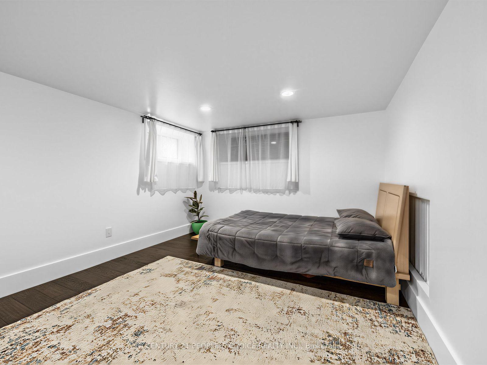 Photo 23 of 52 Seventeenth Street, Etobicoke, New Toronto — HOMEH