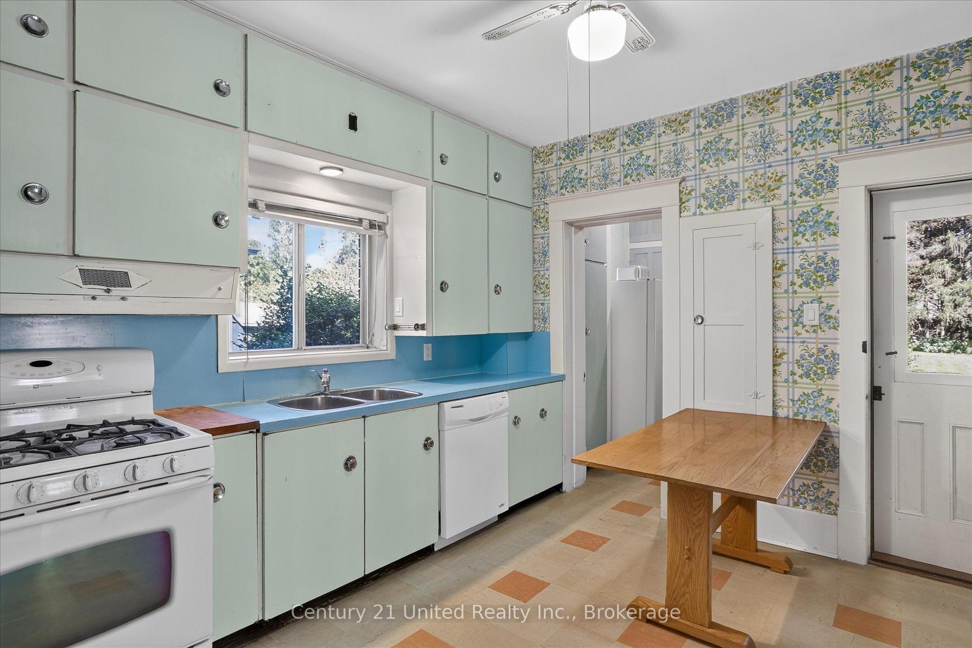 Photo 13 of 498 Weller Street, Peterborough, Town Ward 3 — HOMEH