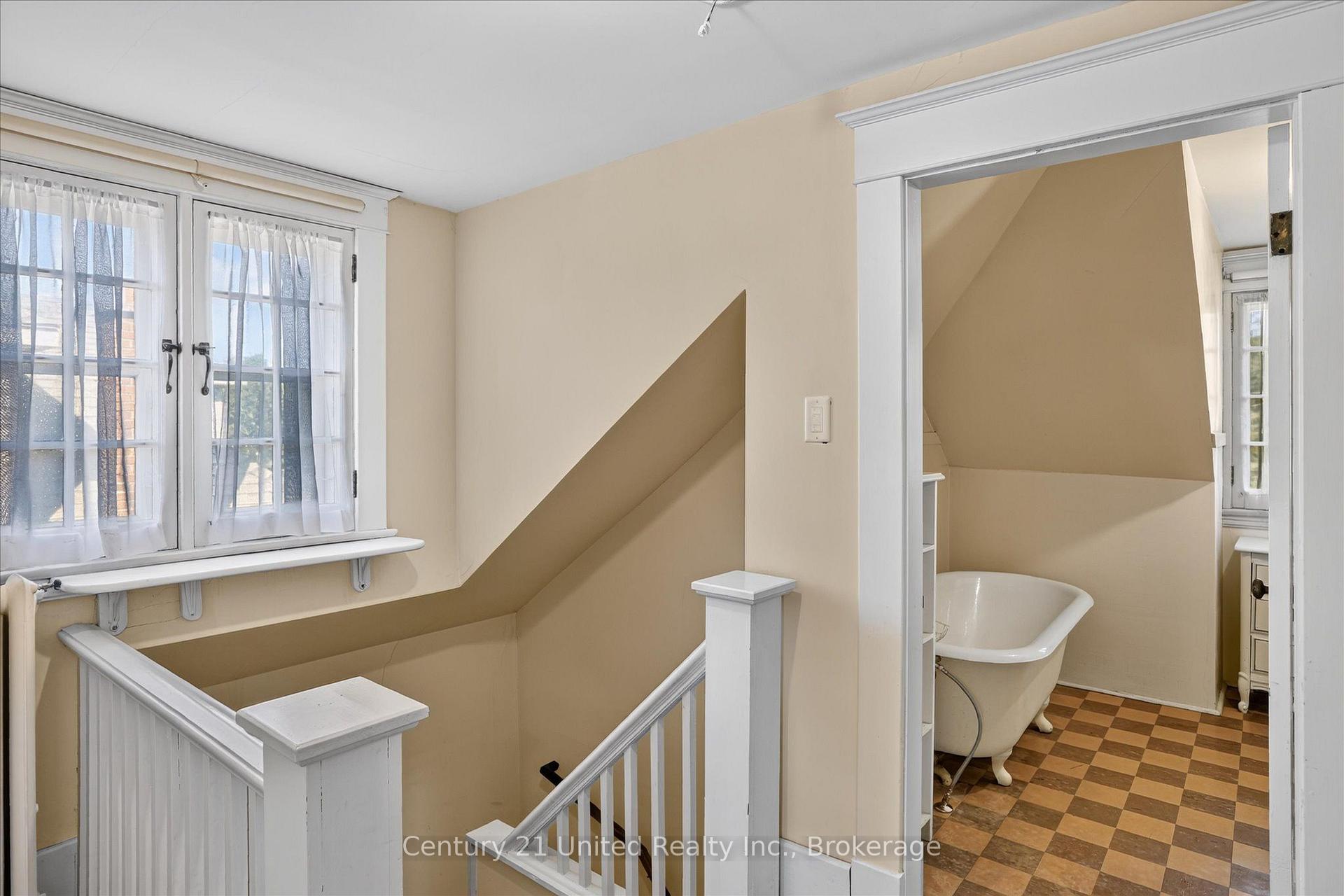 Photo 32 of 498 Weller Street, Peterborough, Town Ward 3 — HOMEH