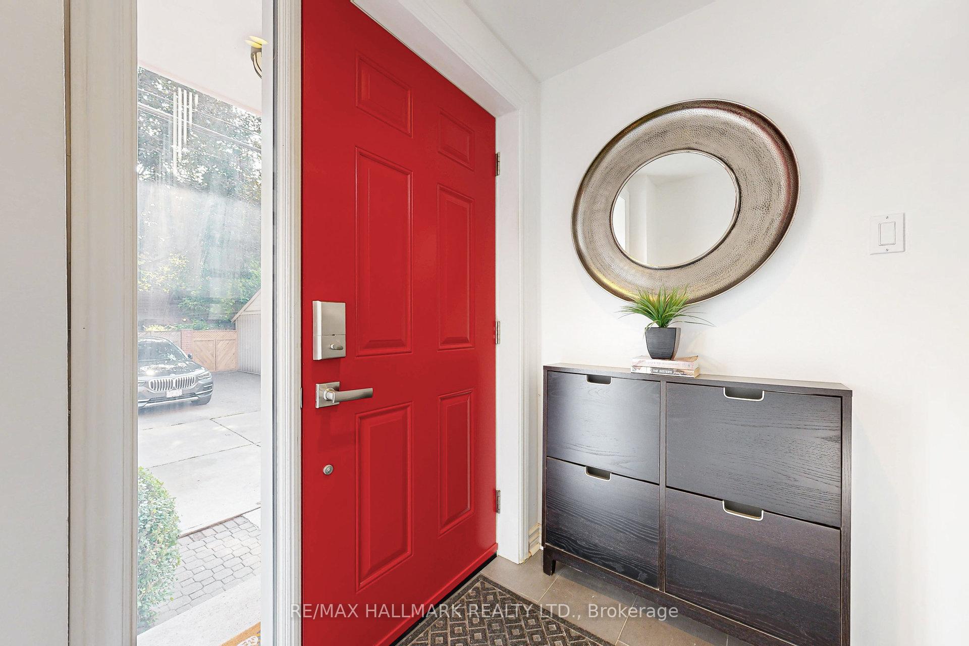 Photo 2 of 216 Milan Street, Toronto, Moss Park — HOMEH