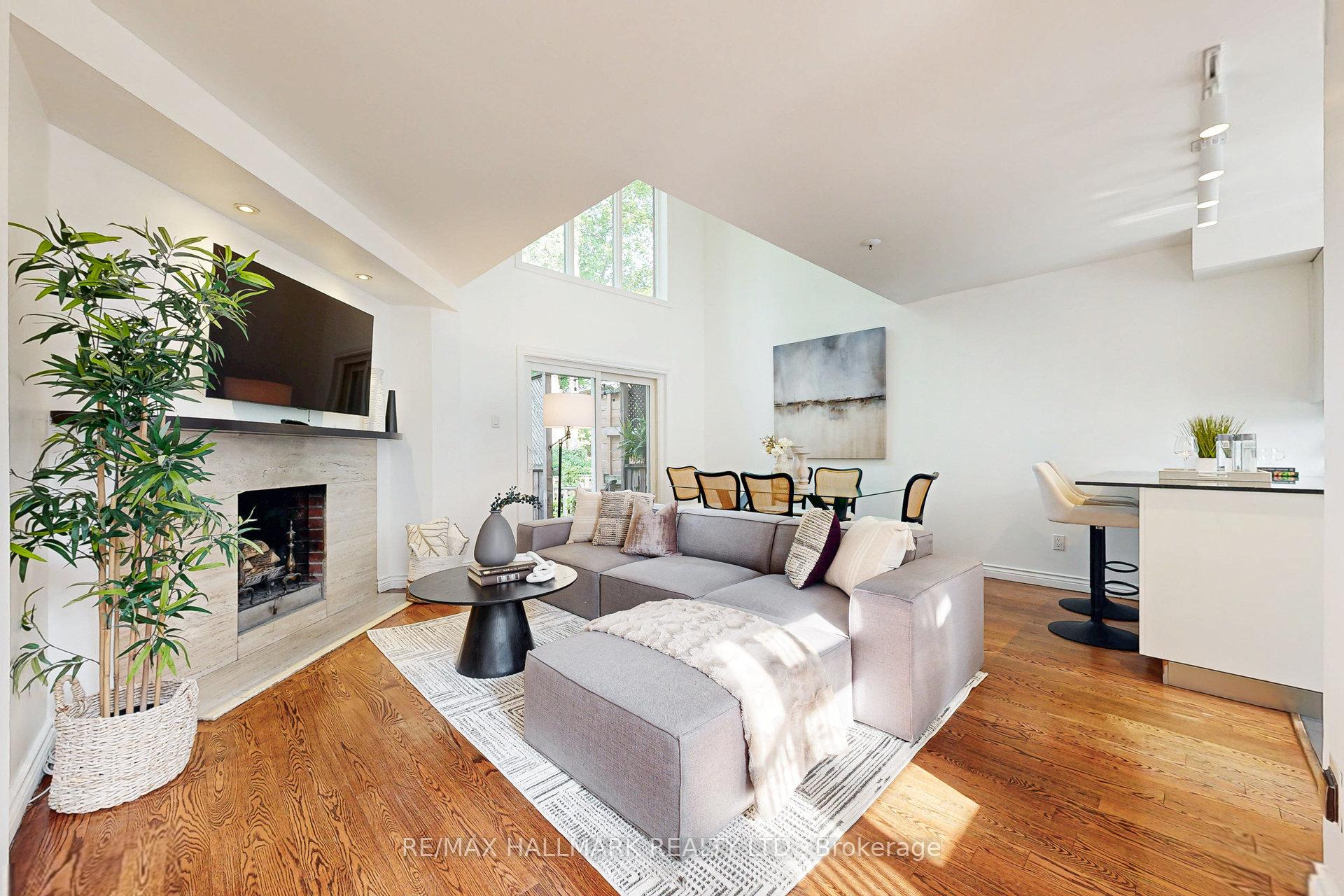 Photo 3 of 216 Milan Street, Toronto, Moss Park — HOMEH