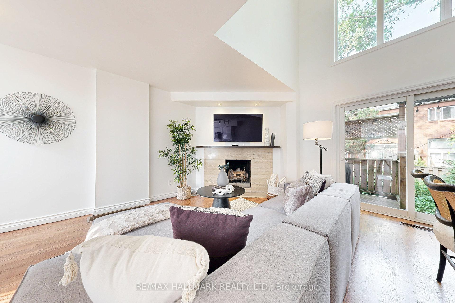 Photo 5 of 216 Milan Street, Toronto, Moss Park — HOMEH