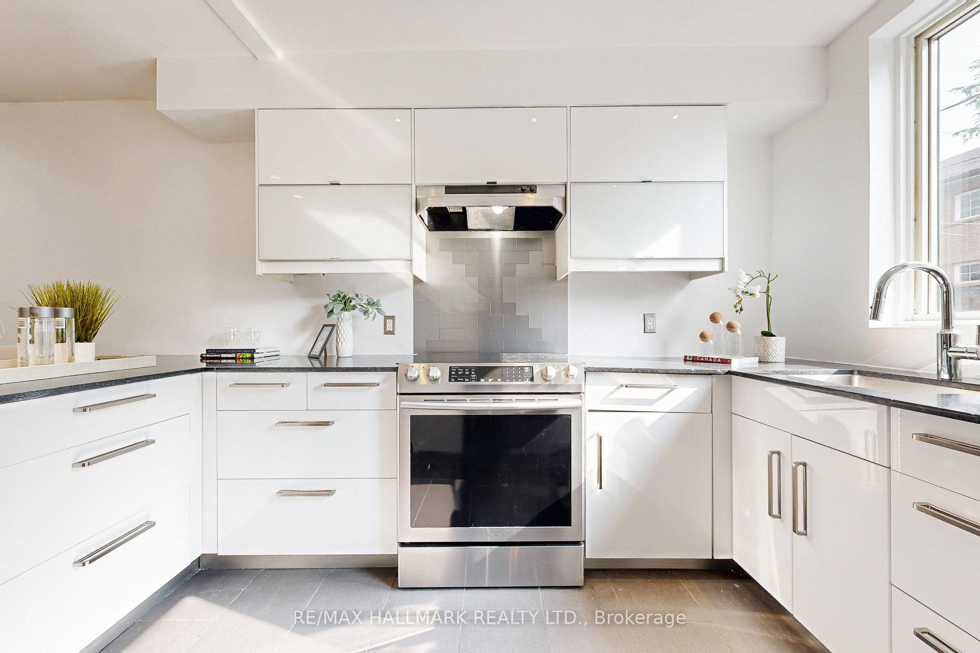 Photo 10 of 216 Milan Street, Toronto, Moss Park — HOMEH