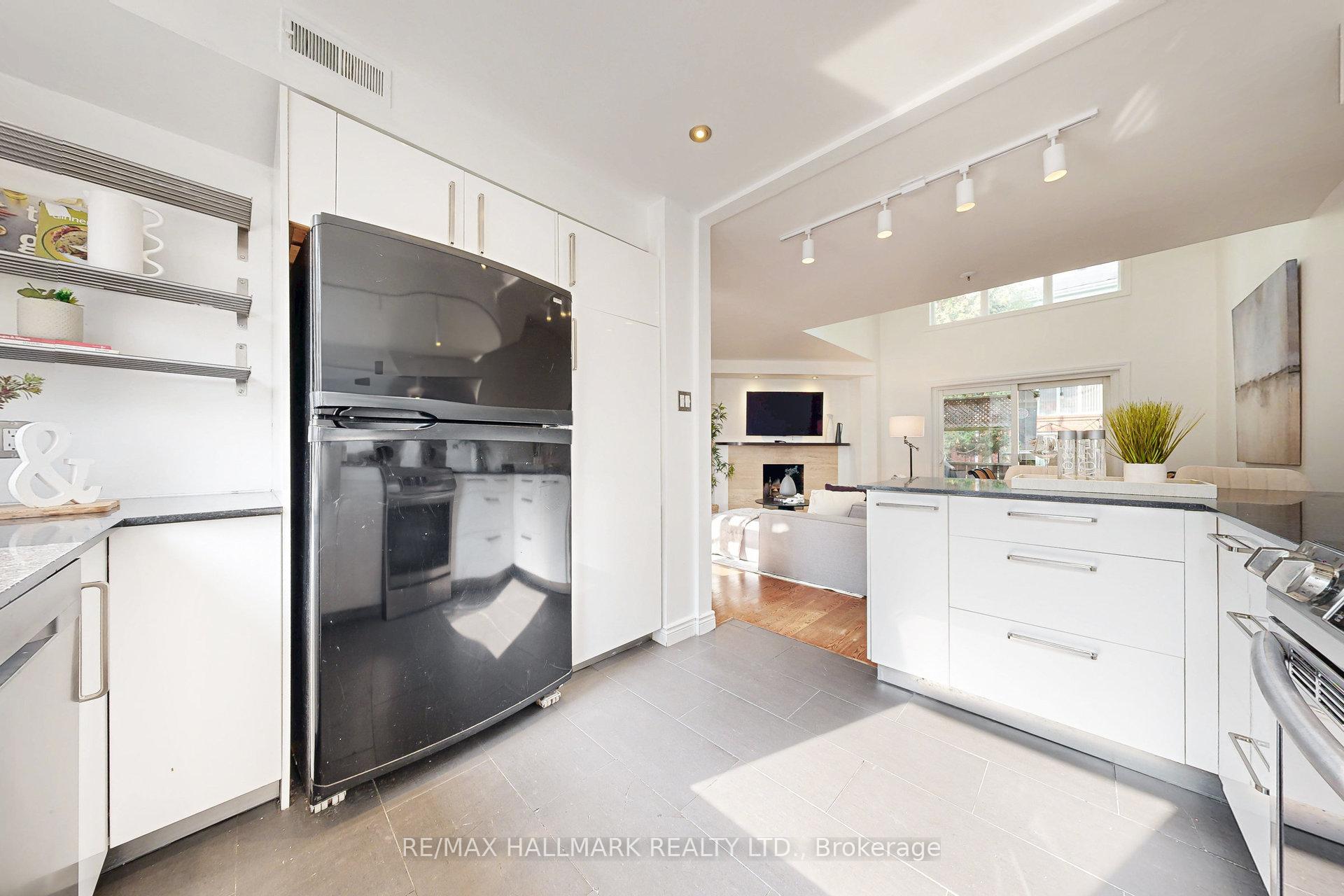Photo 12 of 216 Milan Street, Toronto, Moss Park — HOMEH