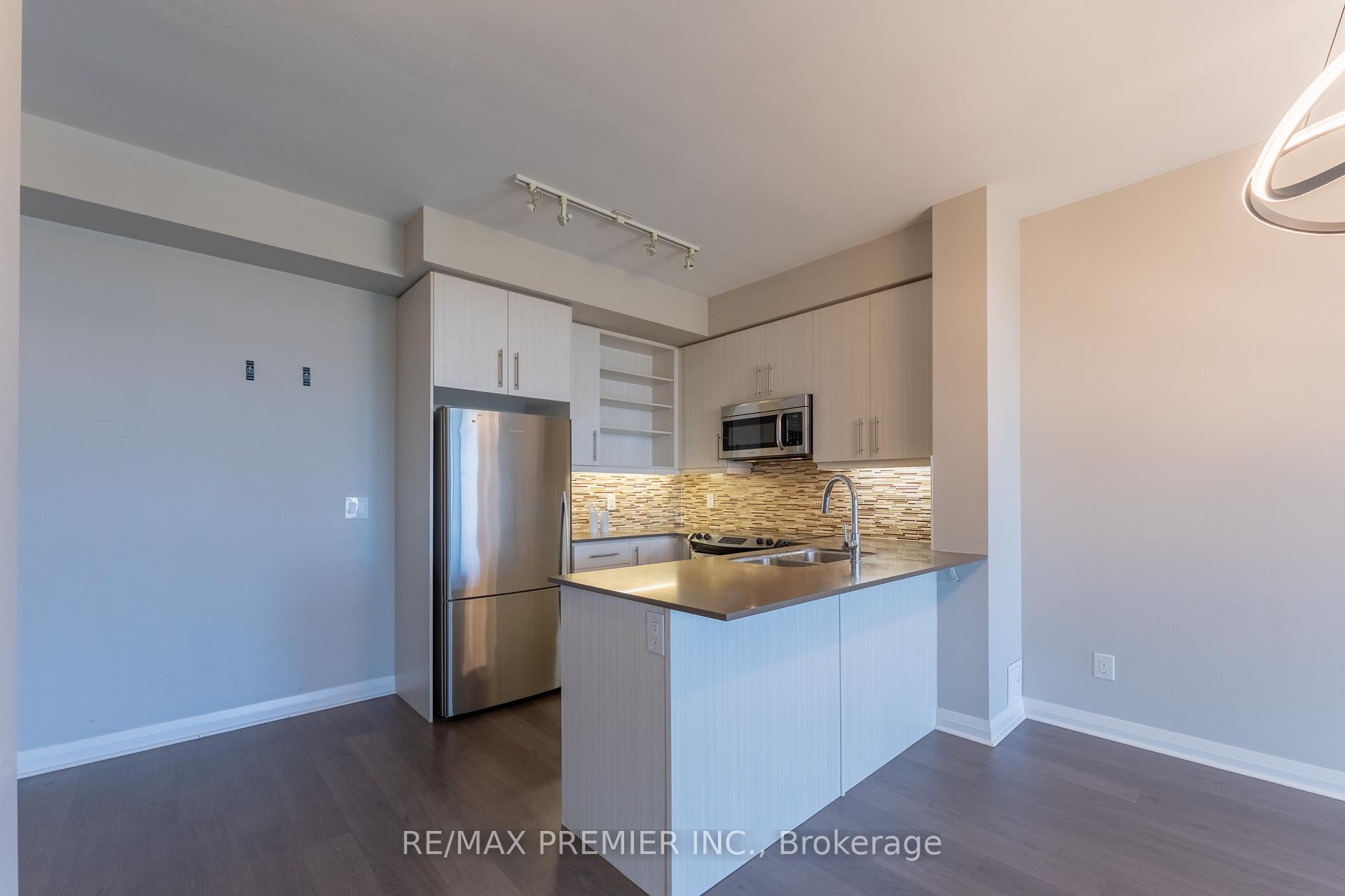 Photo 3 of Unit 1401, 55 Oneida Crescent, Richmond Hill, Langstaff — HOMEH
