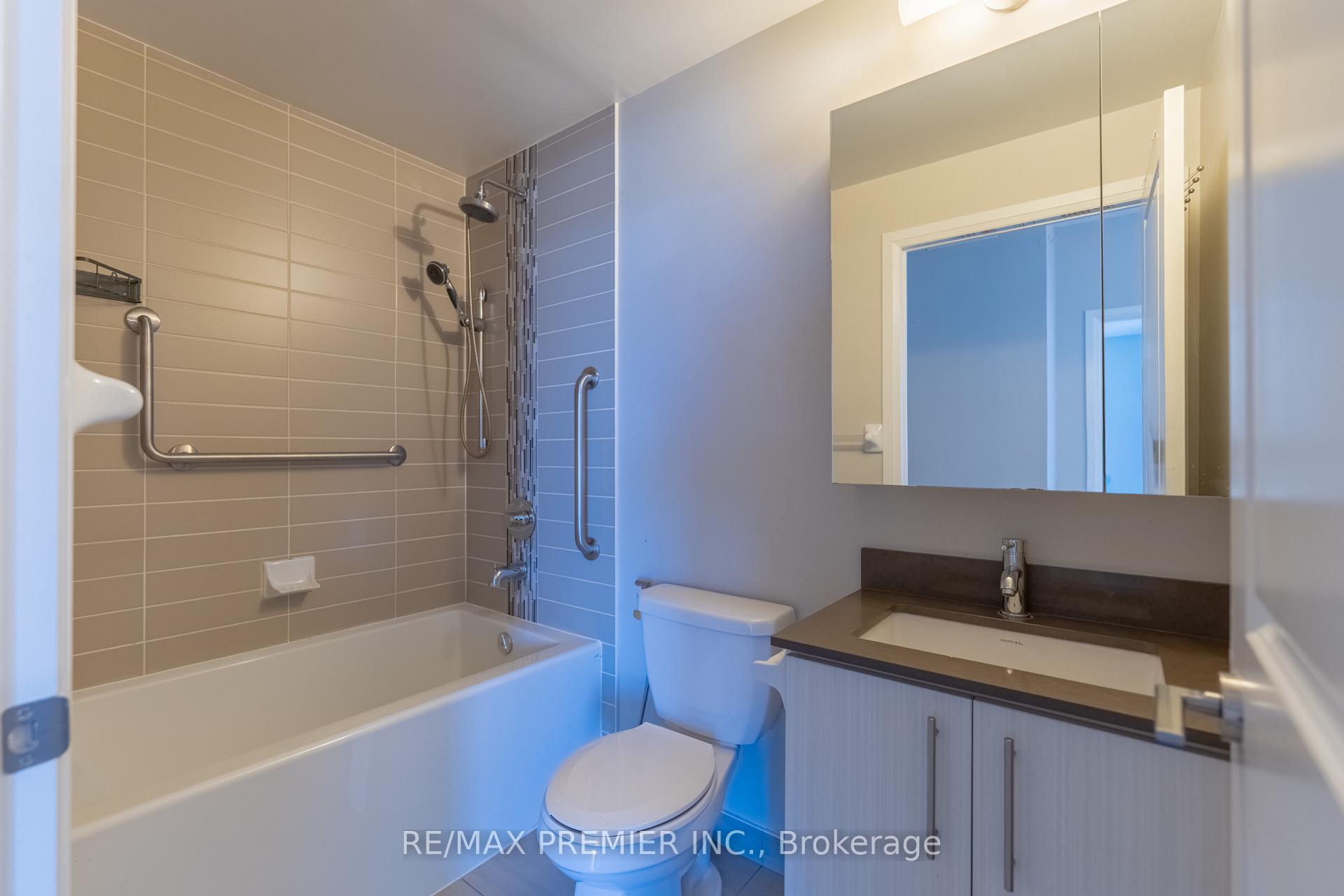 Photo 6 of Unit 1401, 55 Oneida Crescent, Richmond Hill, Langstaff — HOMEH