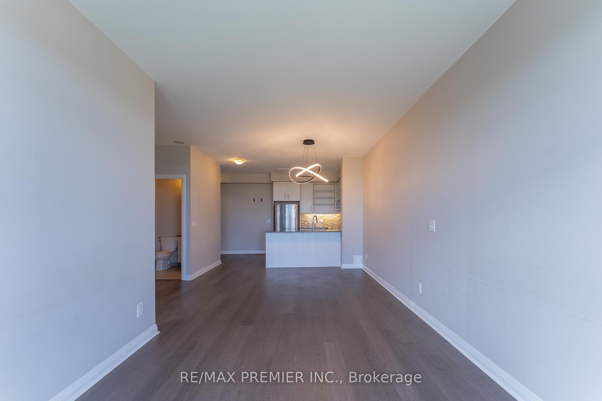 Photo 8 of Unit 1401, 55 Oneida Crescent, Richmond Hill, Langstaff — HOMEH