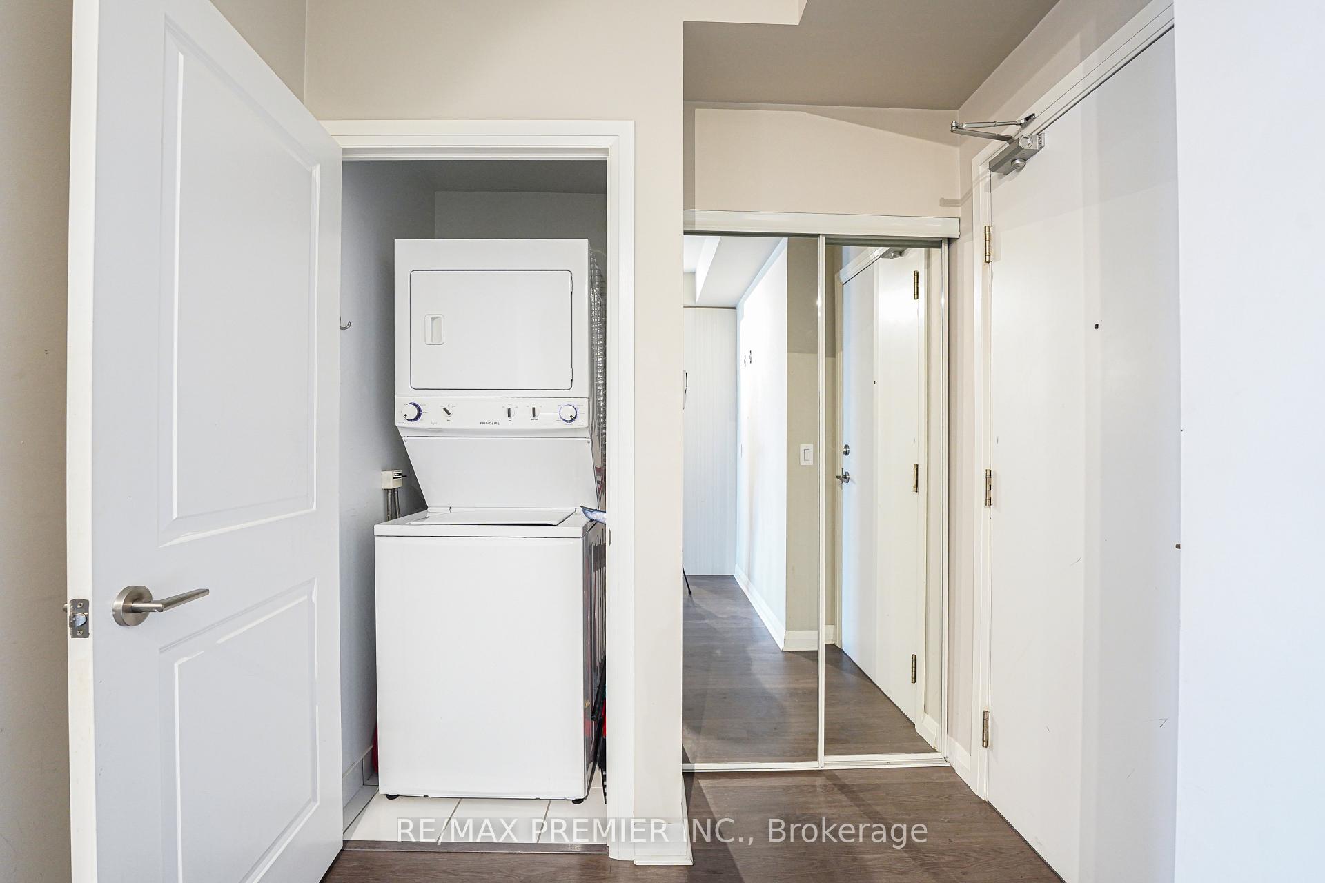 Photo 9 of Unit 1401, 55 Oneida Crescent, Richmond Hill, Langstaff — HOMEH