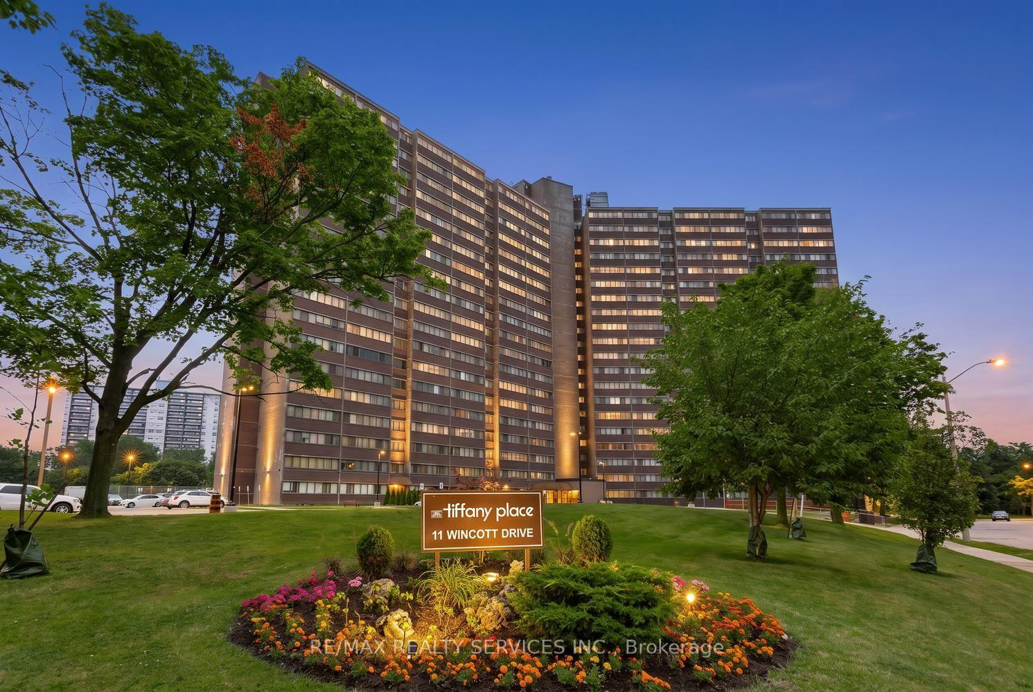 Photo 1 of Unit 11, 11 Wincott Drive, Etobicoke, Kingsview Village-The Westway — HOMEH