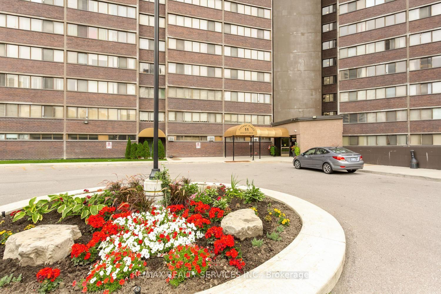 Photo 2 of Unit 11, 11 Wincott Drive, Etobicoke, Kingsview Village-The Westway — HOMEH