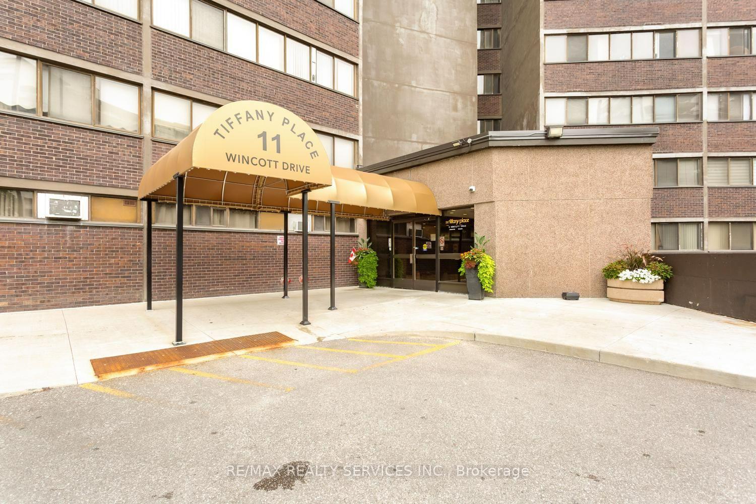 Photo 3 of Unit 11, 11 Wincott Drive, Etobicoke, Kingsview Village-The Westway — HOMEH