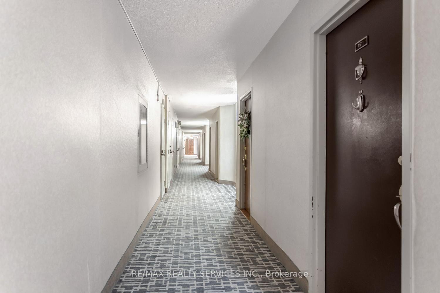 Photo 5 of Unit 11, 11 Wincott Drive, Etobicoke, Kingsview Village-The Westway — HOMEH