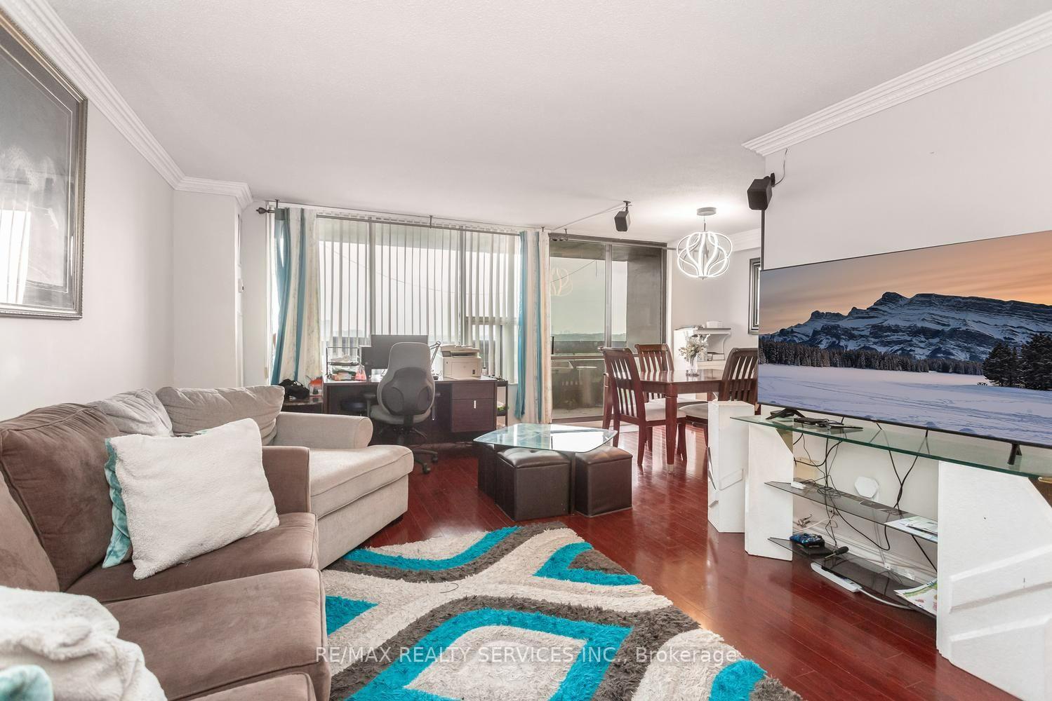 Photo 6 of Unit 11, 11 Wincott Drive, Etobicoke, Kingsview Village-The Westway — HOMEH