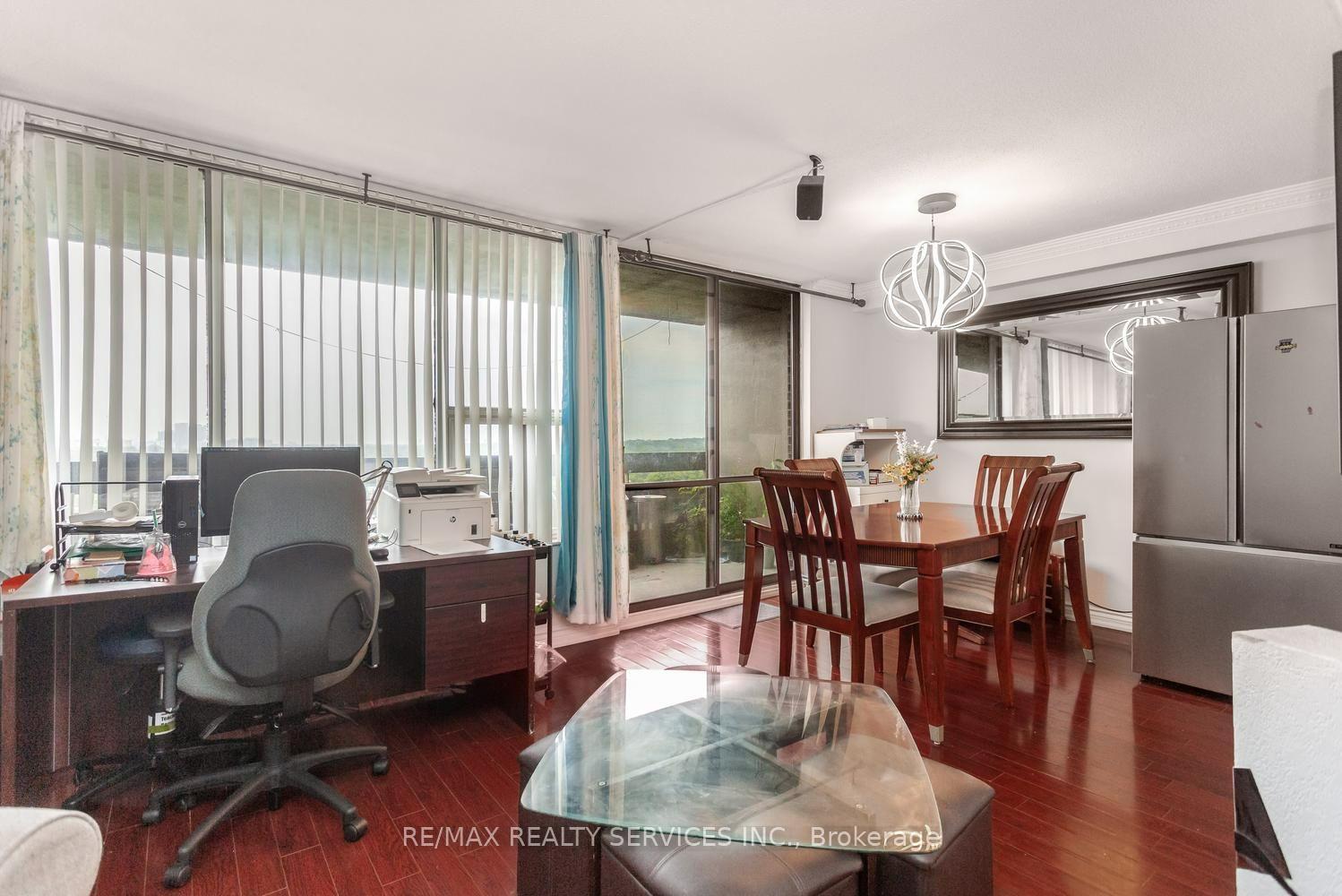 Photo 7 of Unit 11, 11 Wincott Drive, Etobicoke, Kingsview Village-The Westway — HOMEH