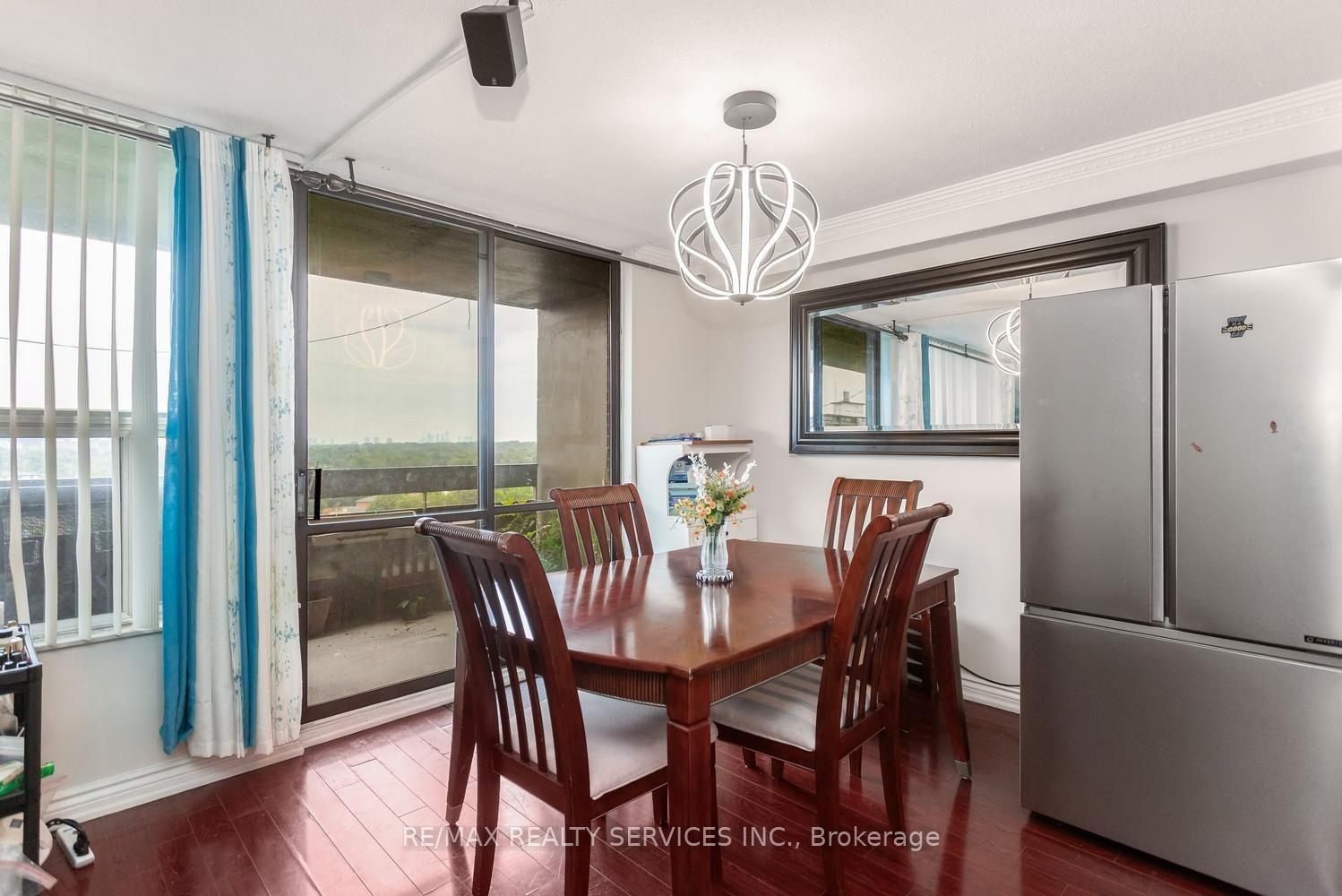 Photo 8 of Unit 11, 11 Wincott Drive, Etobicoke, Kingsview Village-The Westway — HOMEH