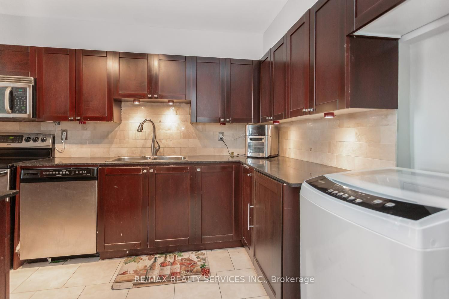 Photo 10 of Unit 11, 11 Wincott Drive, Etobicoke, Kingsview Village-The Westway — HOMEH