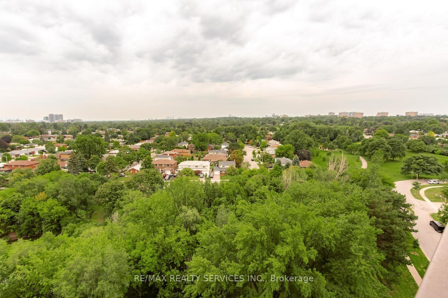 Photo 25 of Unit 11, 11 Wincott Drive, Etobicoke, Kingsview Village-The Westway — HOMEH