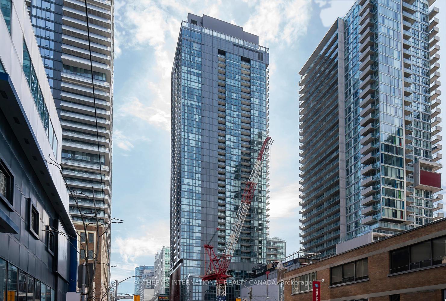 Photo 2 of Unit 3303, 88 Blue Jays Way, Toronto, Waterfront Communities — HOMEH