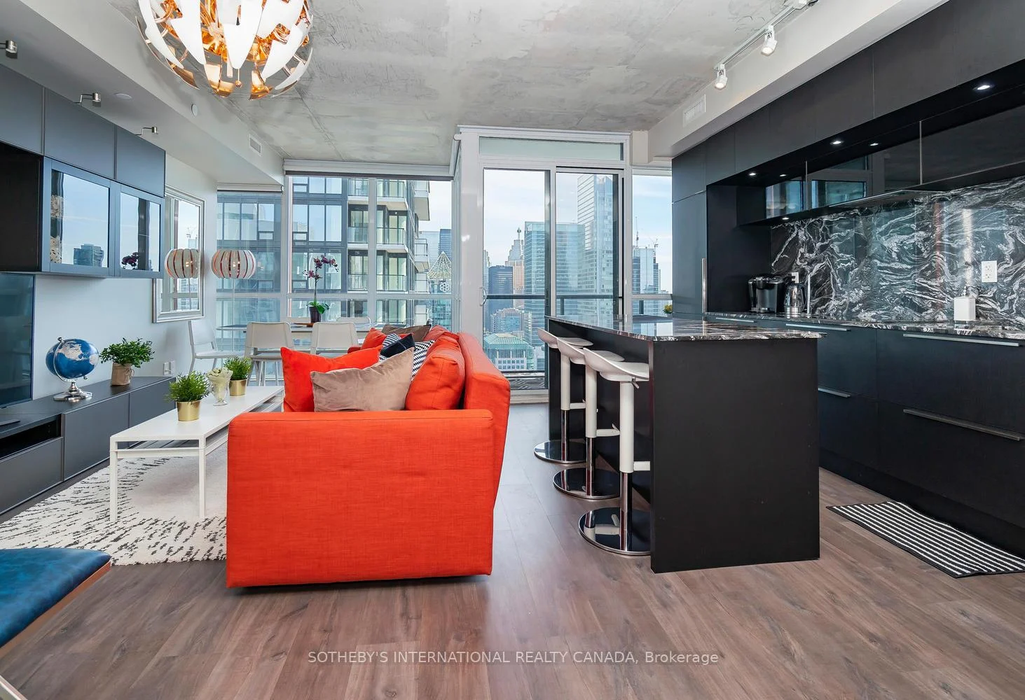 Photo 4 of Unit 3303, 88 Blue Jays Way, Toronto, Waterfront Communities — HOMEH