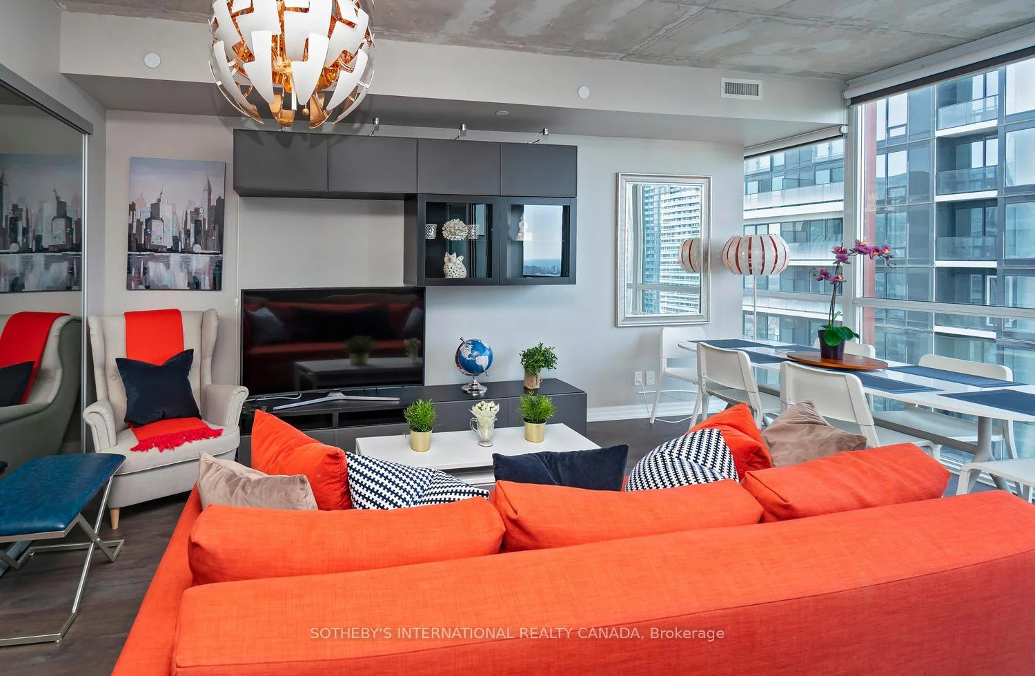 Photo 6 of Unit 3303, 88 Blue Jays Way, Toronto, Waterfront Communities — HOMEH
