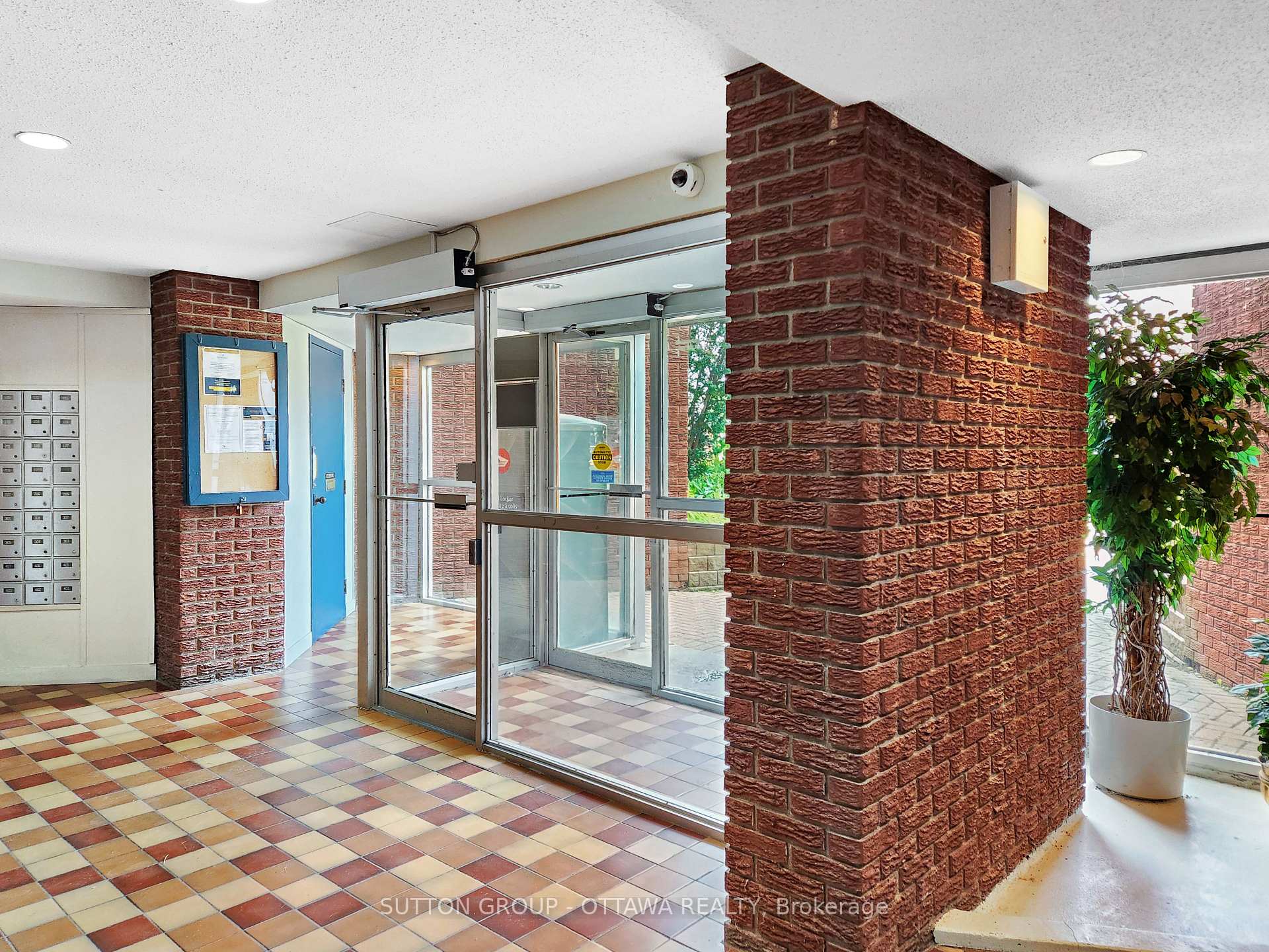 Photo 2 of Unit 202A, 2044 Arrowsmith Drive, Ottawa, Beacon Hill South — HOMEH