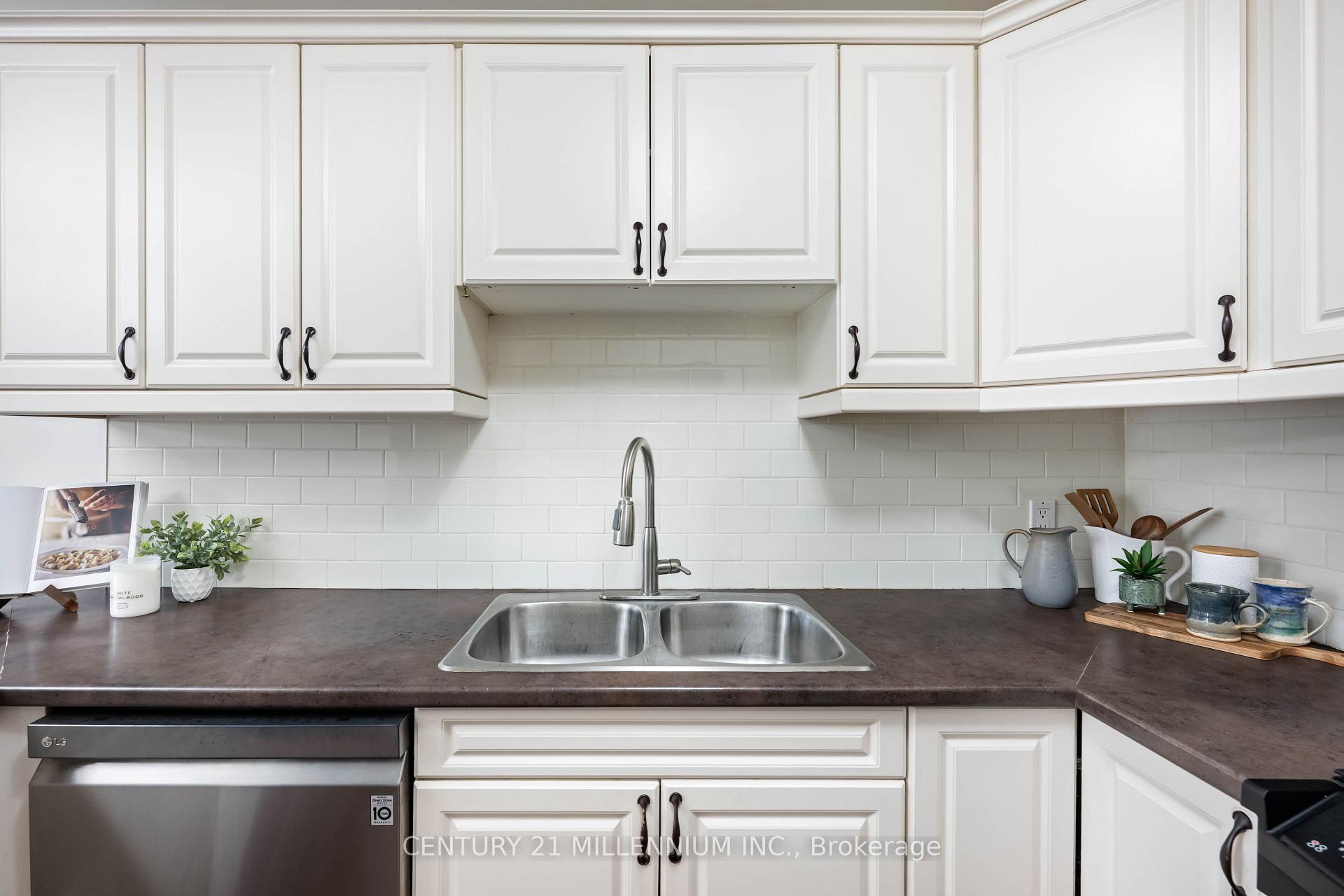 Photo 11 of 513 Pineview Gardens, Shelburne — HOMEH