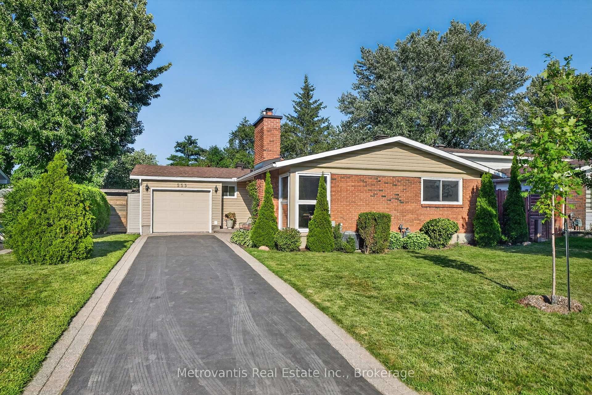 Photo 4 of 555 Buchanan Crescent, Ottawa, Beacon Hill North — HOMEH