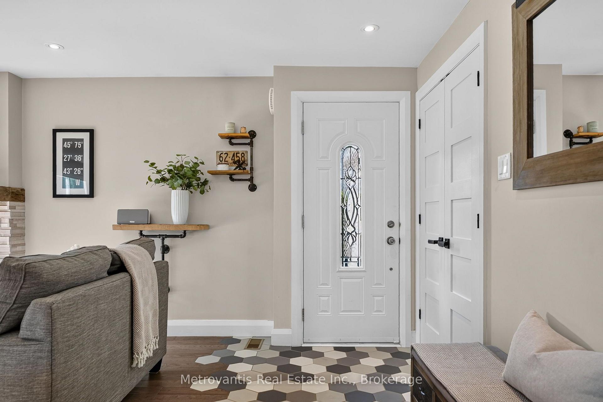 Photo 6 of 555 Buchanan Crescent, Ottawa, Beacon Hill North — HOMEH