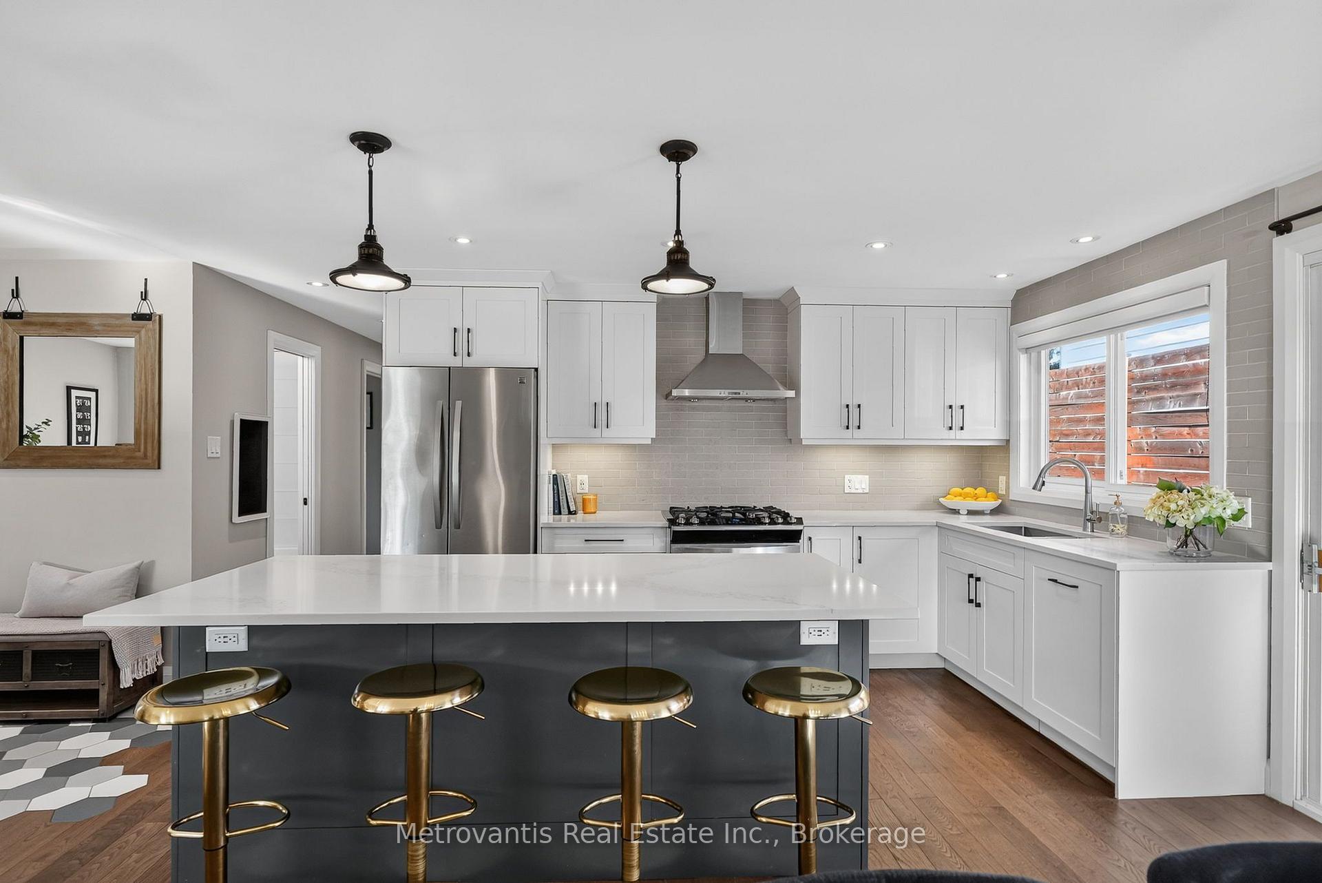 Photo 9 of 555 Buchanan Crescent, Ottawa, Beacon Hill North — HOMEH
