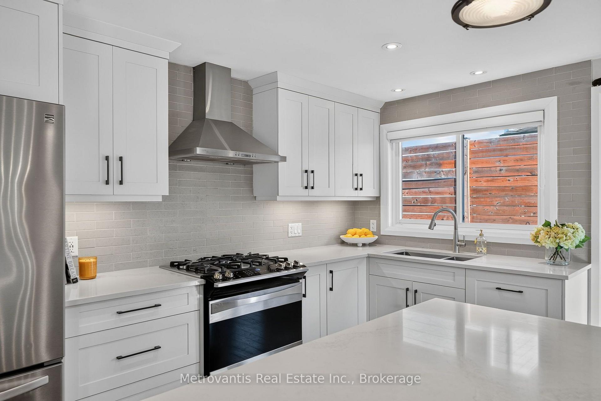 Photo 11 of 555 Buchanan Crescent, Ottawa, Beacon Hill North — HOMEH