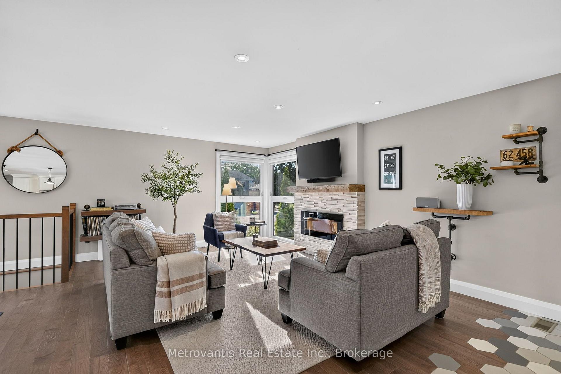 Photo 20 of 555 Buchanan Crescent, Ottawa, Beacon Hill North — HOMEH