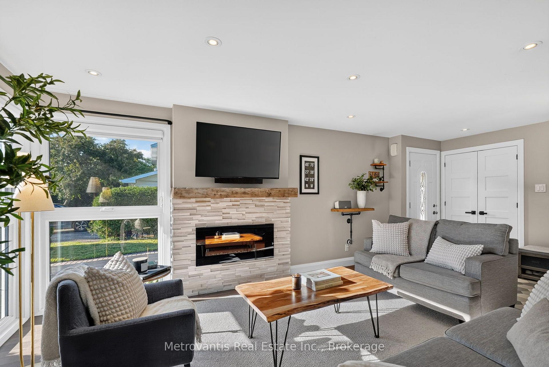 Photo 21 of 555 Buchanan Crescent, Ottawa, Beacon Hill North — HOMEH