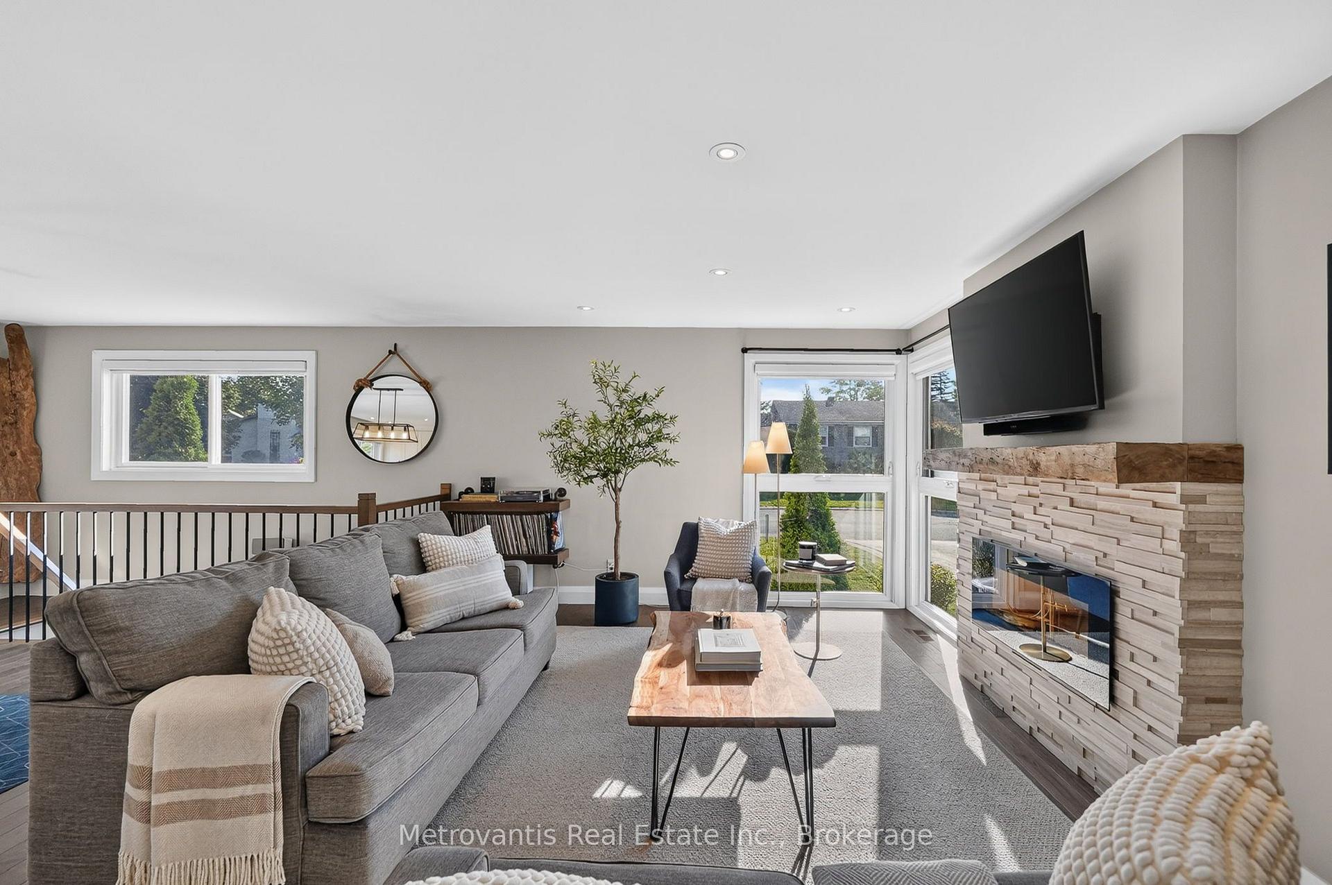 Photo 22 of 555 Buchanan Crescent, Ottawa, Beacon Hill North — HOMEH
