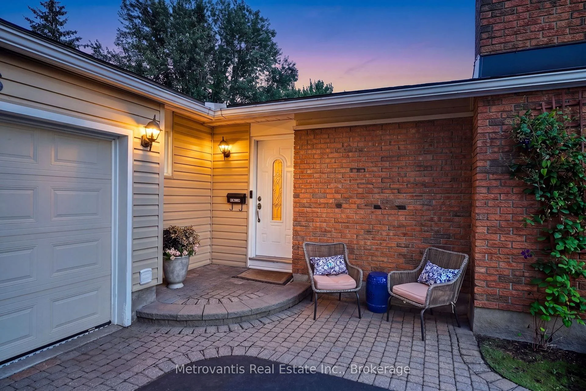 Photo 5 of 555 Buchanan Crescent, Ottawa, Beacon Hill North — HOMEH