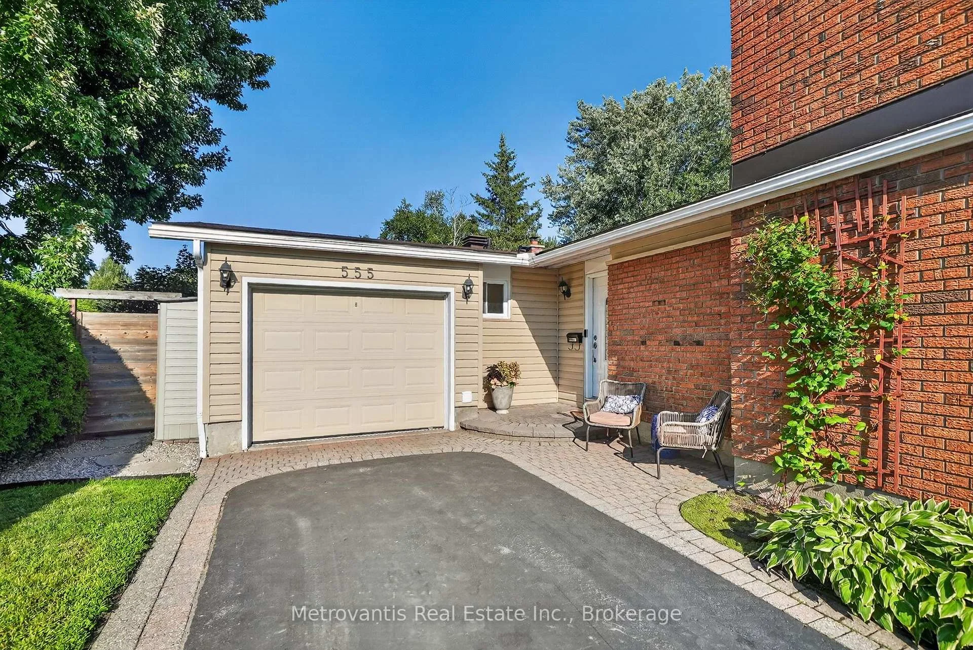 Photo 7 of 555 Buchanan Crescent, Ottawa, Beacon Hill North — HOMEH