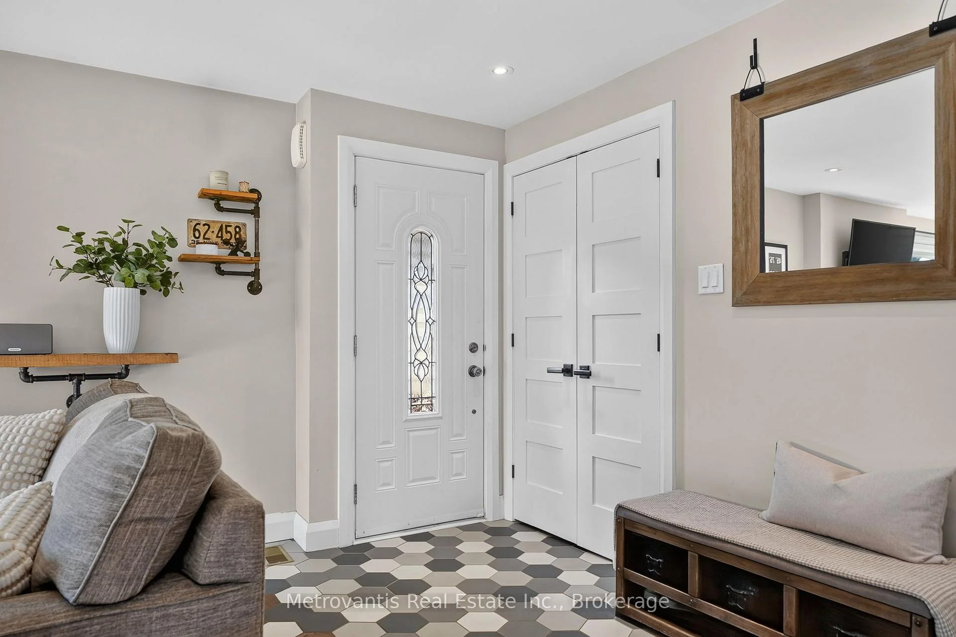 Photo 14 of 555 Buchanan Crescent, Ottawa, Beacon Hill North — HOMEH