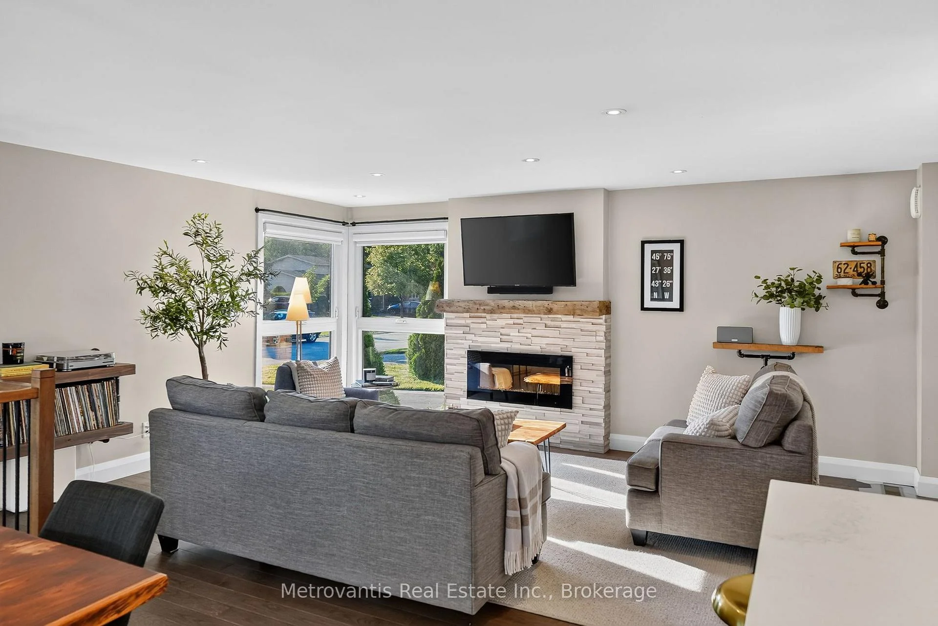 Photo 33 of 555 Buchanan Crescent, Ottawa, Beacon Hill North — HOMEH