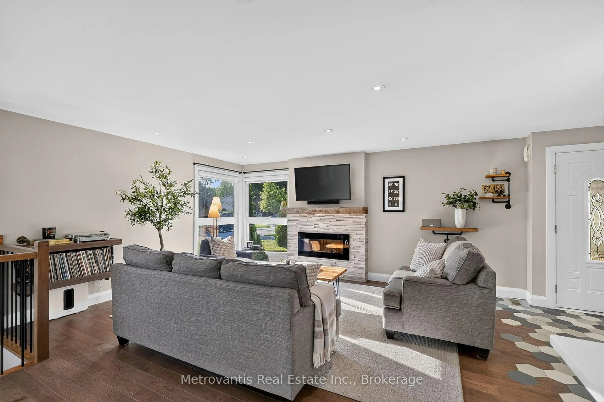 Photo 36 of 555 Buchanan Crescent, Ottawa, Beacon Hill North — HOMEH