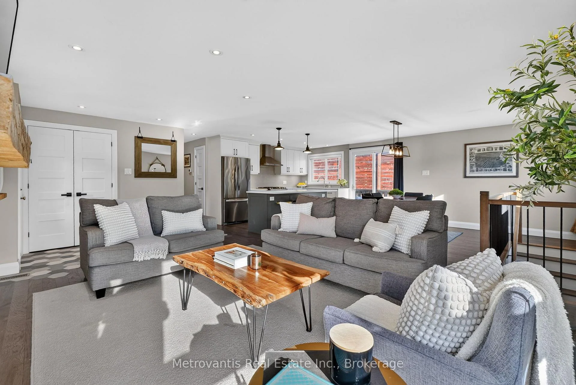Photo 37 of 555 Buchanan Crescent, Ottawa, Beacon Hill North — HOMEH