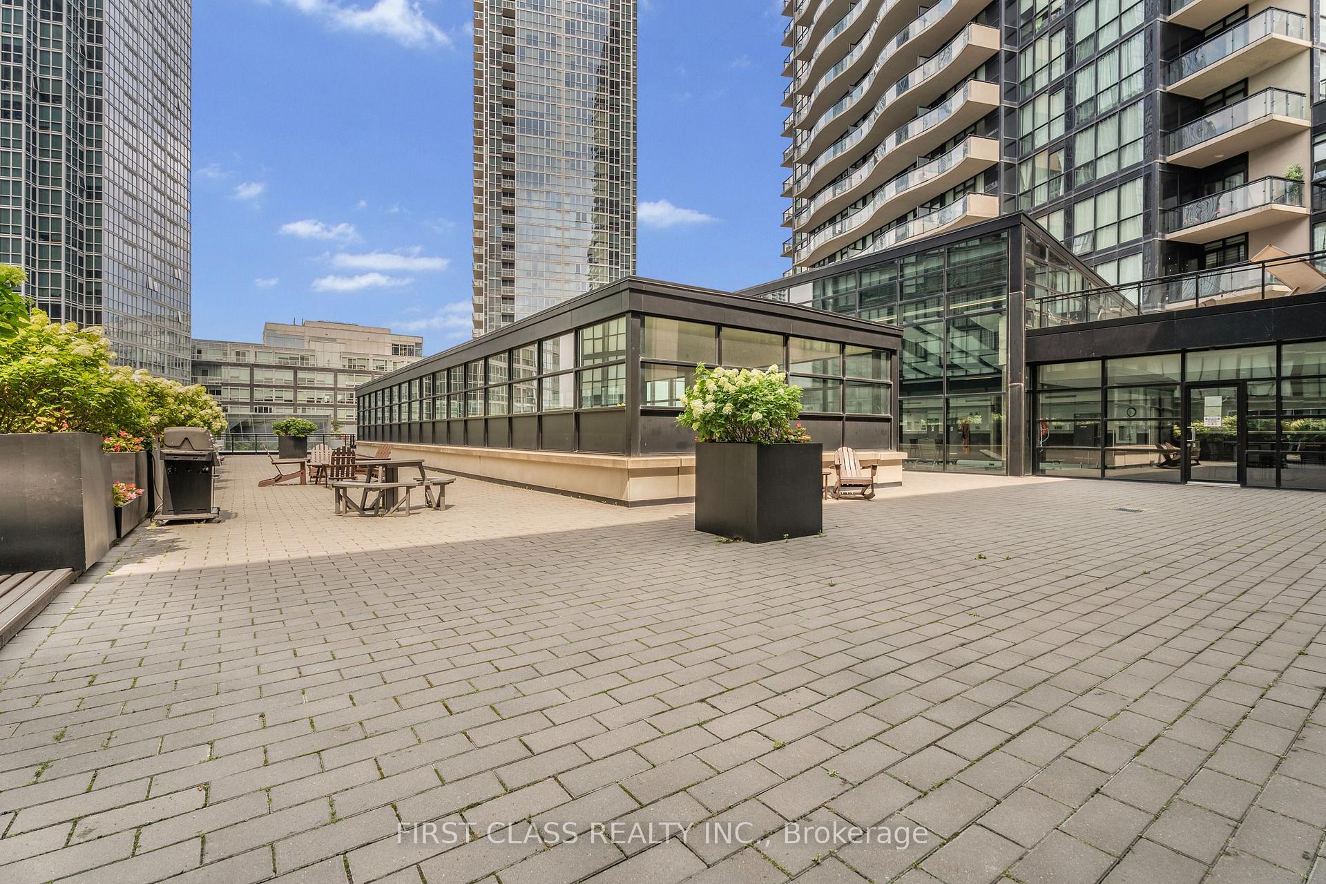 Photo 7 of Unit 1804, 2910 Highway 7, Vaughan, Concord — HOMEH