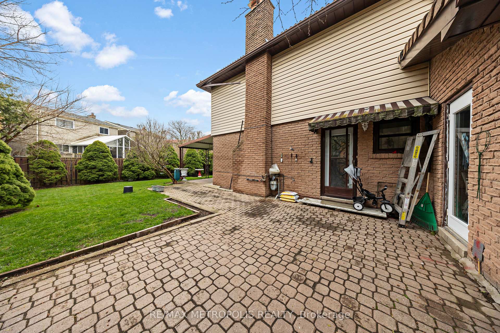 Photo 4 of Unit Upper, 754 Eyer Drive, Pickering, West Shore — HOMEH