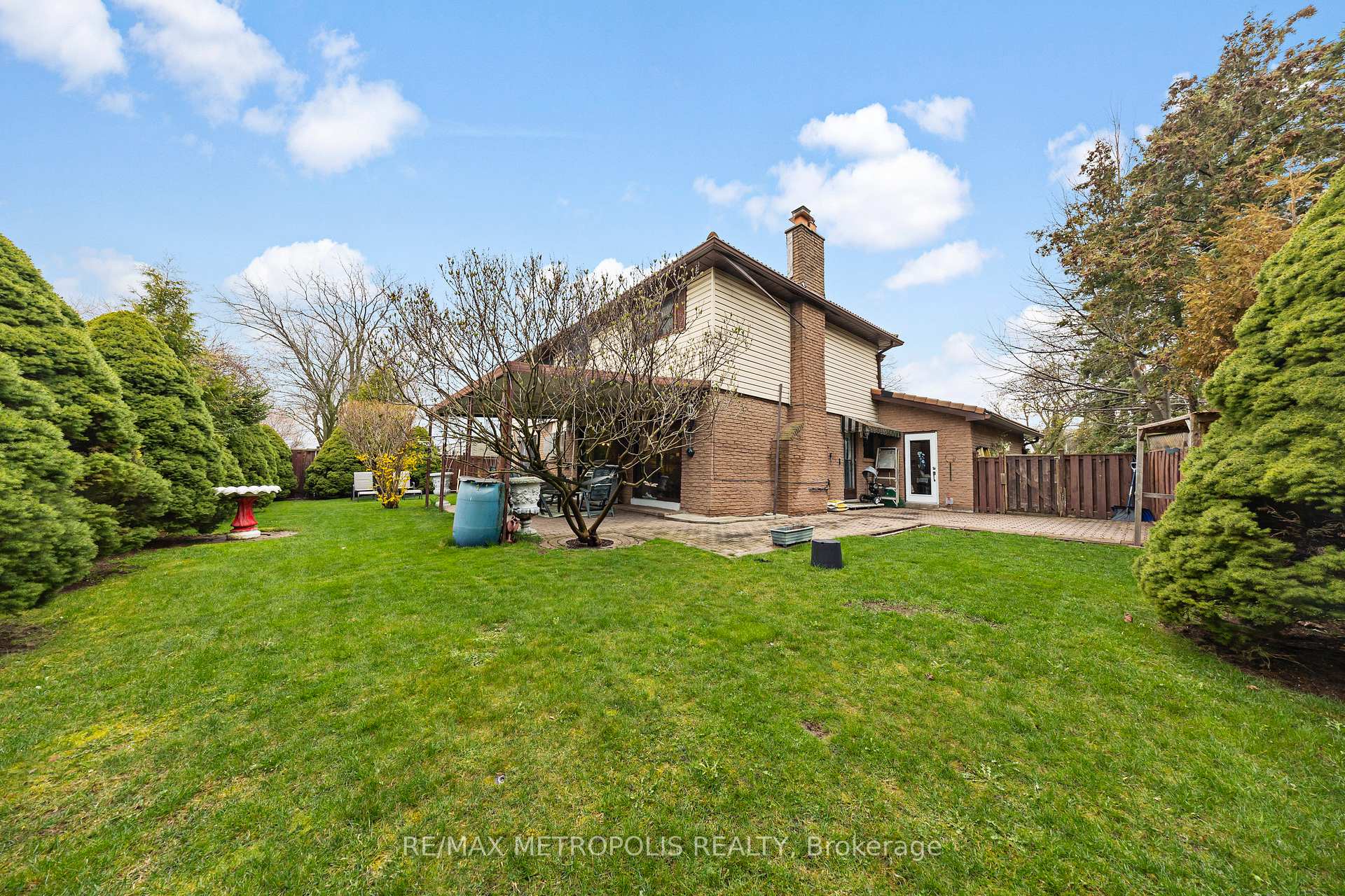 Photo 5 of Unit Upper, 754 Eyer Drive, Pickering, West Shore — HOMEH